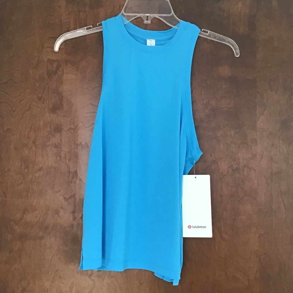 LuLuLemon Women’s sz 4 Ultralight Hip Length Tank Top Kayak Blue NWT
